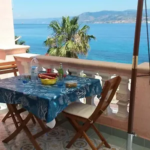 Blue Eden Strait Apartment Messina